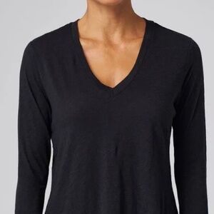 Frame  Long Sleeve V-Neck Stretch Top Tee Shirt in Noir Size Medium